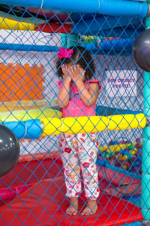 Bricando de esconde esconde'