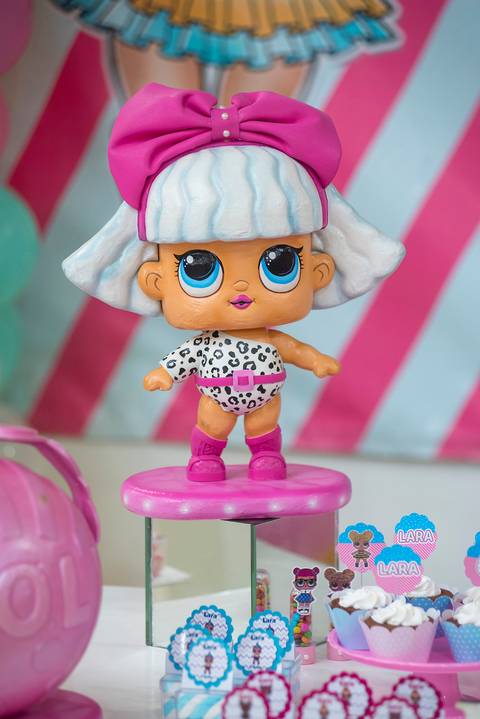 As minibonecas LOL comanda a festa de aniversário da Lara'