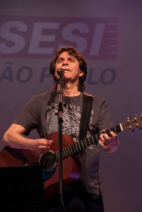O SESI São José dos Campos traz ao palco externo um tributo que lançou as sementes do Clube da Esquina!'