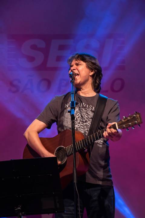 Lô Borges apresenta um show concebido com uma formação simples e poderosa'