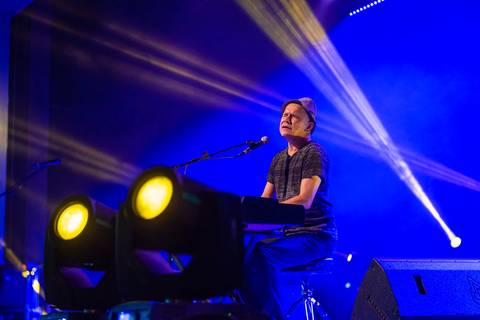 sucessos no repert[orio, como O Trem Azul, Para Lennon e McCartney'