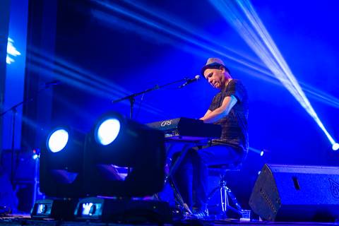 Um girassol da cor do seu cabelo e Quem sabe isso quer dizer amor.'