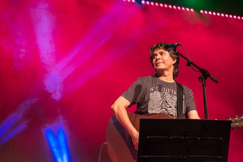 Um dos maiores compositores e ícones da música brasileira'