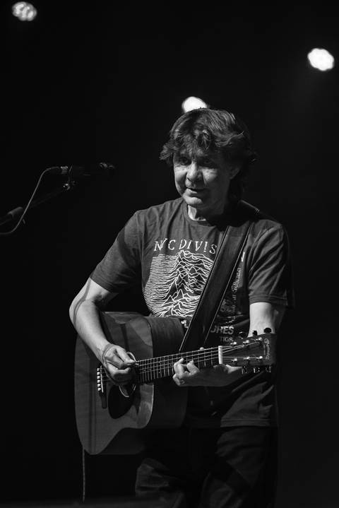 Lô Borges (voz e violão) fez o show  