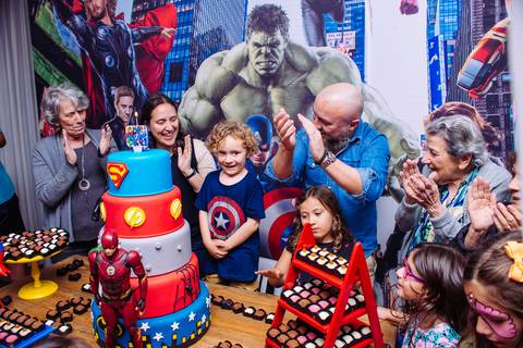 Bolo decorado de super heróis'