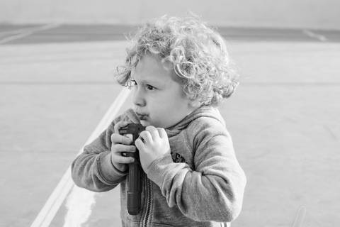  5 anos, tem total noção e até uma certa experiência nesse negocio de mundo encantado'