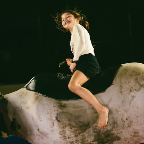 diversão estava garantida por conta do Touro de brinquedo'