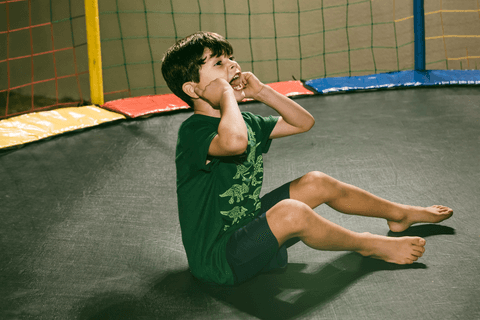 Cair e se jogar é tudo que se quer para brincar no pula-pula'