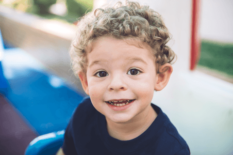 Este é um retrato que não pde faltar numa festa de criança ;sorriso mais lindo deste menino'