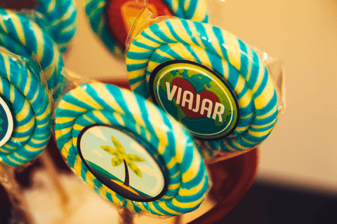 Viajar e aproveitar a festa de aniversario com tema volta ao mundo em sj'