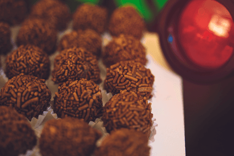 Deliciosos brigadeiros não podem faltar na festa de 8 anos'