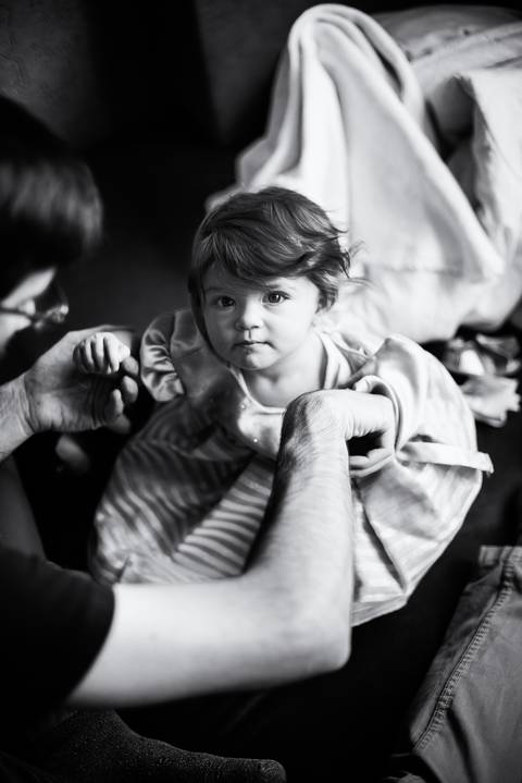 PLONGÉE (palavra francesa que significa “mergulho”) – quando a câmera está acima do nível dos olhos, voltada para baixo. Também chamada de “câmera alta”.
'