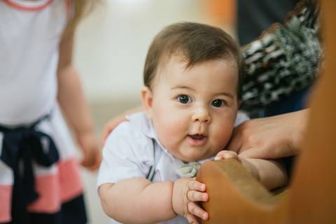 Close no bebê sorridente'