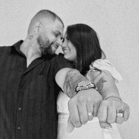 fotografia de casamento com aliança '