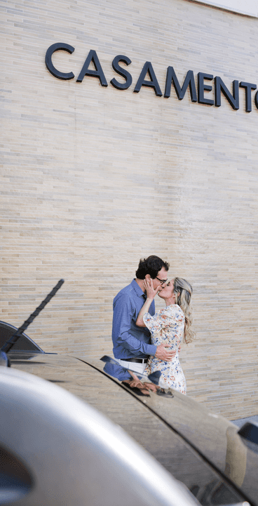 Primeiro beijo de casados registrado pelo fotógrafo Marcio Janousek'