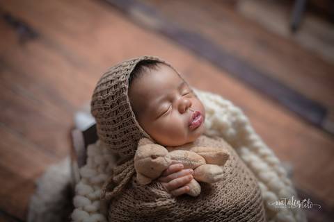 Ensaio de recém-nascido em estúdio em Belo Horizonte - MG feito por Natália Melo Fotografia'