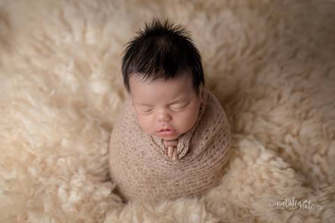Ensaio de recém-nascido em estúdio em Belo Horizonte - MG feito por Natália Melo Fotografia'