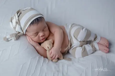 Ensaio de recém-nascido em estúdio em Belo Horizonte - MG feito por Natália Melo Fotografia'