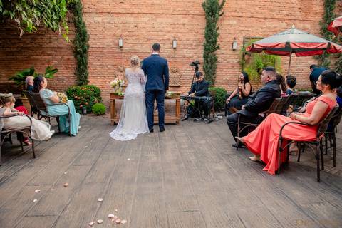 street-wedding-junior-prado-vestido-de-casamento-sereia-vireinoiva-voucasar-vermelho-madrinhas-decoraçao-buque-makeup-fvtb-blogdenoiva-noivas-2019'