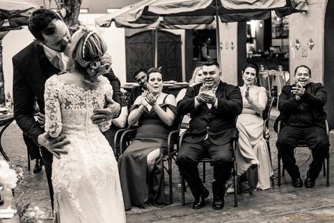 street-wedding-junior-prado-vestido-de-casamento-sereia-vireinoiva-voucasar-vermelho-madrinhas-decoraçao-buque-makeup-fvtb-blogdenoiva-noivas-2019'