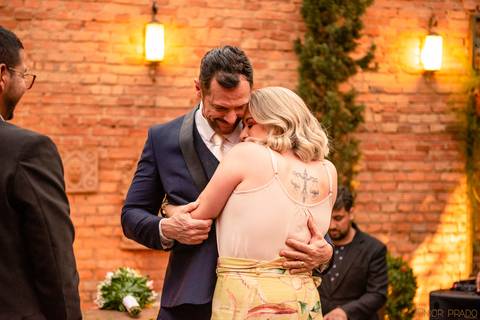 street-wedding-junior-prado-vestido-de-casamento-sereia-vireinoiva-voucasar-vermelho-madrinhas-decoraçao-buque-makeup-fvtb-blogdenoiva-noivas-2019'