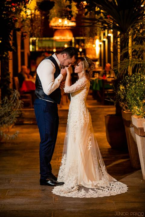 street-wedding-junior-prado-vestido-de-casamento-sereia-vireinoiva-voucasar-vermelho-madrinhas-decoraçao-buque-makeup-fvtb-blogdenoiva-noivas-2019'