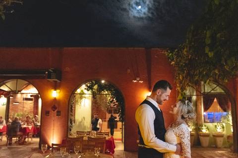 street-wedding-junior-prado-vestido-de-casamento-sereia-vireinoiva-voucasar-vermelho-madrinhas-decoraçao-buque-makeup-fvtb-blogdenoiva-noivas-2019'