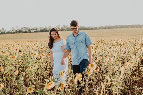 ensaio,fotos, fotografo piracicaba, americana, plantacao  girassol sumare, pre wedding, foto casal'