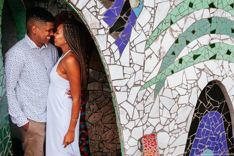 Casal sorrindo - Casal apaixonado - ensaio casal no the maze - pré wedding - ensaio pré casamento - Léo Araújo Fotografia - Fotógrafo RJ - Fotógrafo de Casamento RJ - The maze rio'