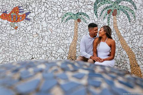 Casal sorrindo - Casal apaixonado - ensaio casal no the maze - pré wedding - ensaio pré casamento - Léo Araújo Fotografia - Fotógrafo RJ - Fotógrafo de Casamento RJ - The maze rio'