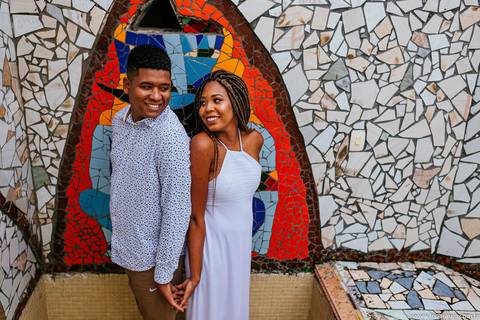 Casal apaixonado - ensaio casal no the maze - pré wedding - ensaio pré casamento - Léo Araújo Fotografia - Fotógrafo RJ - Fotógrafo de Casamento RJ - The maze rio'