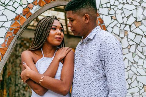 Casal apaixonado - ensaio casal no the maze - pré wedding - ensaio pré casamento - Léo Araújo Fotografia - Fotógrafo RJ - Fotógrafo de Casamento RJ - The maze rio'