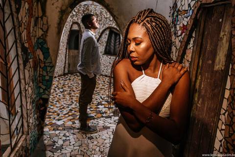 Casal apaixonado - ensaio casal no the maze - pré wedding - ensaio pré casamento - Léo Araújo Fotografia - Fotógrafo RJ - Fotógrafo de Casamento RJ - The maze rio'