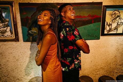 Casal sorindo - Casal apaixonado - ensaio casal no the maze - pré wedding - ensaio pré casamento - Léo Araújo Fotografia - Fotógrafo RJ - Fotógrafo de Casamento RJ - The maze rio'