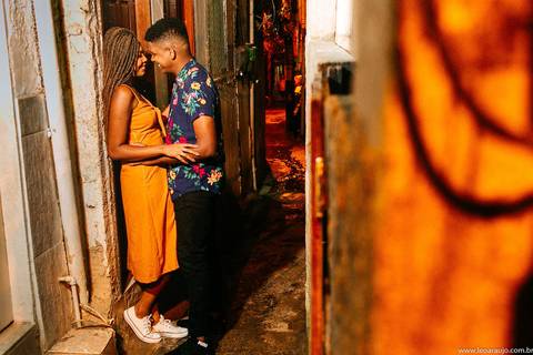 Ensaio casal na comunidade tavares bastos - Casal apaixonado - ensaio casal no the maze - pré wedding - ensaio pré casamento - Léo Araújo Fotografia - Fotógrafo RJ - Fotógrafo de Casamento RJ - The maze rio'