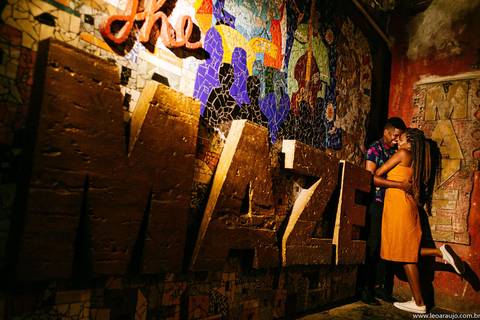 Casal apaixonado - ensaio casal no the maze - pré wedding - ensaio pré casamento - Léo Araújo Fotografia - Fotógrafo RJ - Fotógrafo de Casamento RJ - The maze rio'