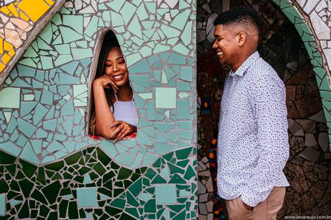 Casal sorrindo - Casal apaixonado - ensaio casal no the maze - pré wedding - ensaio pré casamento - Léo Araújo Fotografia - Fotógrafo RJ - Fotógrafo de Casamento RJ - The maze rio'