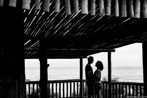 Silhueta de casal em grumari -Praia de grumari -  Grumari - Ensaio casal em grumari - pré wedding - ensaio pré casamento - Léo Araújo Fotografia - Fotógrafo RJ - Fotógrafo de Casamento RJ'