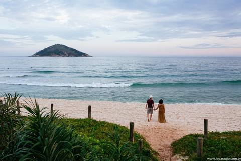 Ensaio casal na praia - Praia de grumari -  Grumari - Ensaio casal em grumari - pré wedding - ensaio pré casamento - Léo Araújo Fotografia - Fotógrafo RJ - Fotógrafo de Casamento RJ'