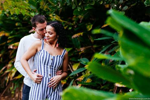 Casal feliz abraçado - pré wedding - ensaio pré casamento - Léo Araújo Fotografia - Fotógrafo RJ - Fotógrafo de Casamento RJ'