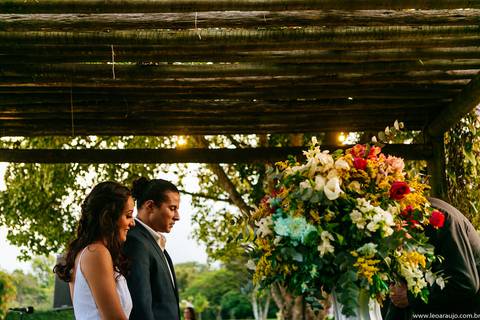 Noivos no altar -Cerimônia de Casamento - Léo Araújo Fotografia - Fotógrafo de Casamento RJ - Casamento - Fotografia de Casamento RJ'
