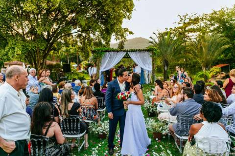 Beijo dos noivos - Cerimônia de Casamento - Léo Araújo Fotografia - Fotógrafo de Casamento RJ - Casamento - Fotografia de Casamento RJ'