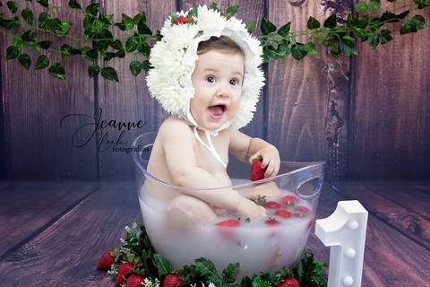 Banho de leite
Fotografia Fernão Ferro
Jeanne Look fotografias
primeiro aniversário'