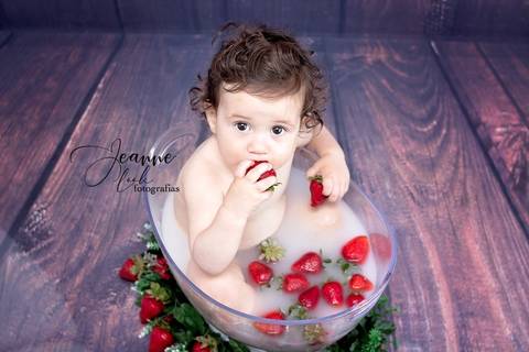 Banho de leite
Fotografia Fernão Ferro
Jeanne Look fotografias
primeiro aniversário'