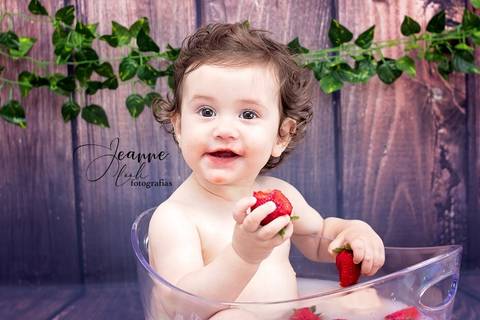 Banho de leite
Fotografia Fernão Ferro
Jeanne Look fotografias
primeiro aniversário'