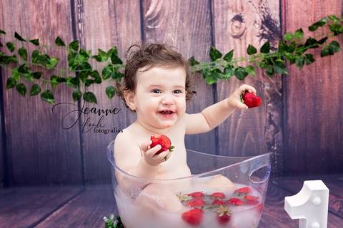 Banho de leite
Fotografia Fernão Ferro
Jeanne Look fotografias
primeiro aniversário'