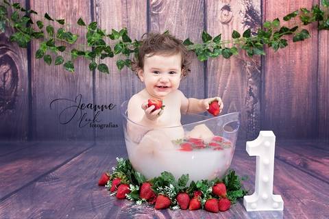 Banho de leite
Fotografia Fernão Ferro
Jeanne Look fotografias
primeiro aniversário'