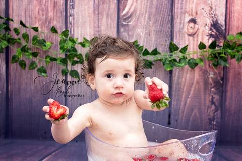 Banho de leite
Fotografia Fernão Ferro
Jeanne Look fotografias
primeiro aniversário'