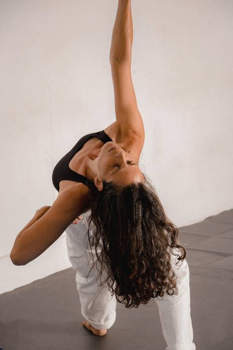 Silvia da Fonte, artista circense, professora de Yoga e Acrobacias Aéreas em Recife. Foto e reprodução: Marina Guimarães'