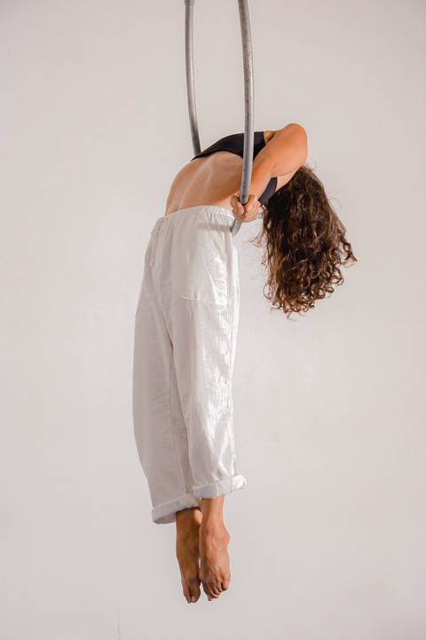 Silvia da Fonte, artista circense, professora de Yoga e Acrobacias Aéreas em Recife. Foto e reprodução: Marina Guimarães'